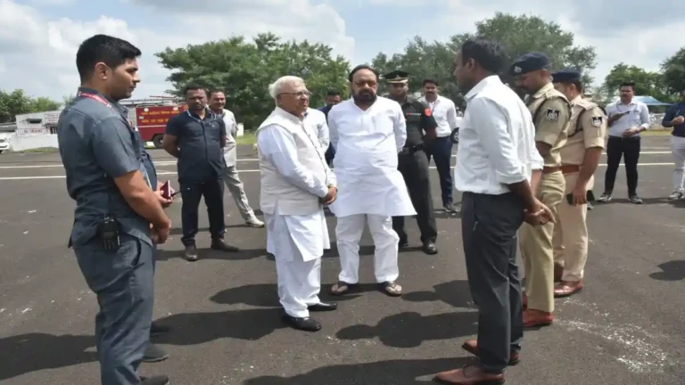 governor-patel-on-dhana-air-strip